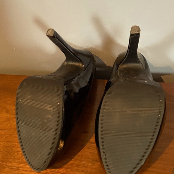 Steve Madden size 6.5 black patent pumps - Picture 2 of 3